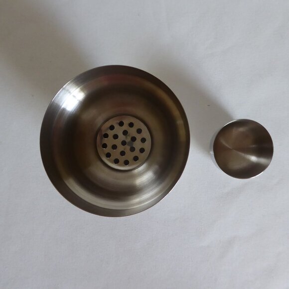 NEW GREEN GLASS & CHROME COCKTAIL SHAKER BAR ACCESSORY (NEVER USED) - Picture 7 of 7